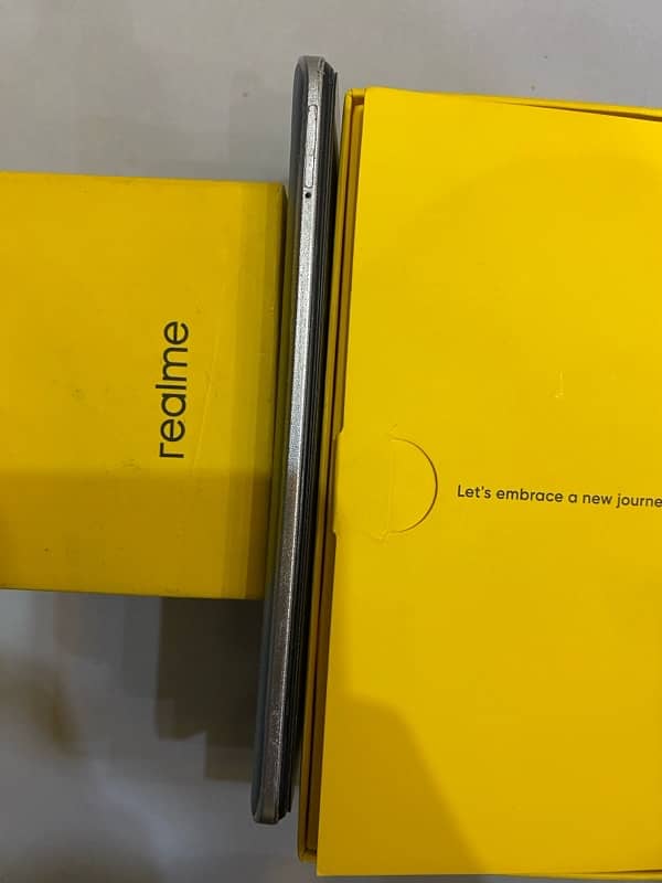 Realme 8 8/128 with complete box 3