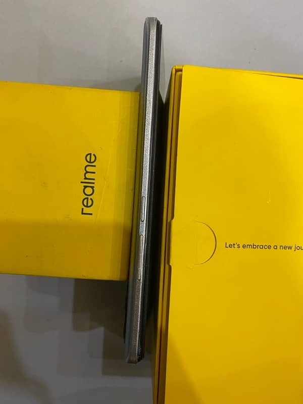 Realme 8 8/128 with complete box 5