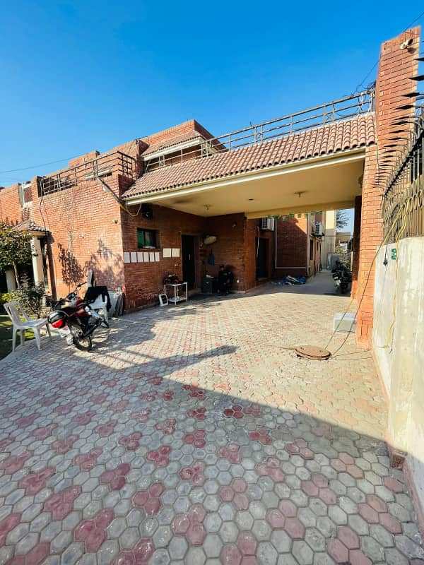 16 Marla House For Sale In Valencia Town lahore 1