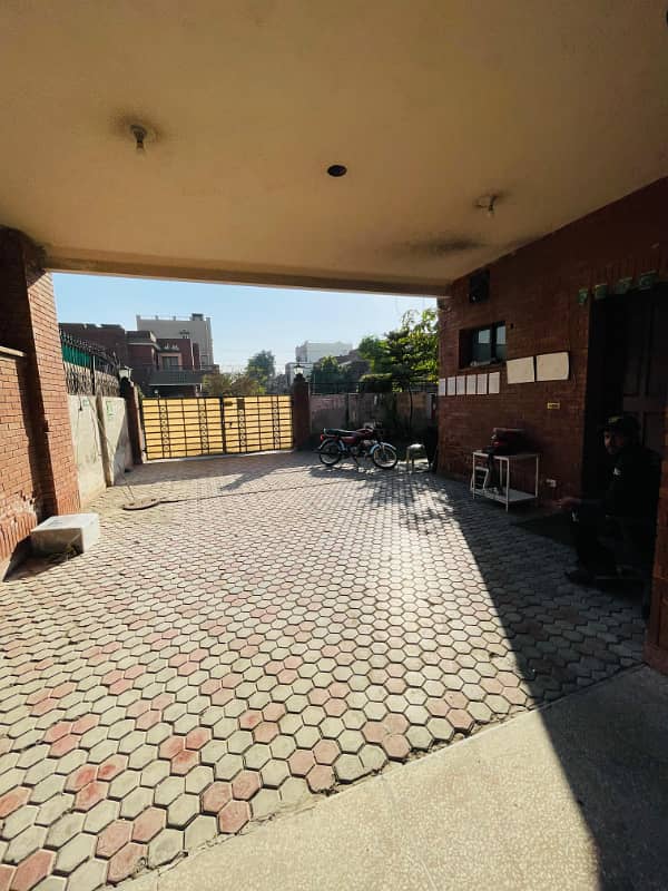 16 Marla House For Sale In Valencia Town lahore 9