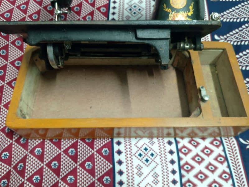 Sewing Machine Used Like New Condition 10/09 3