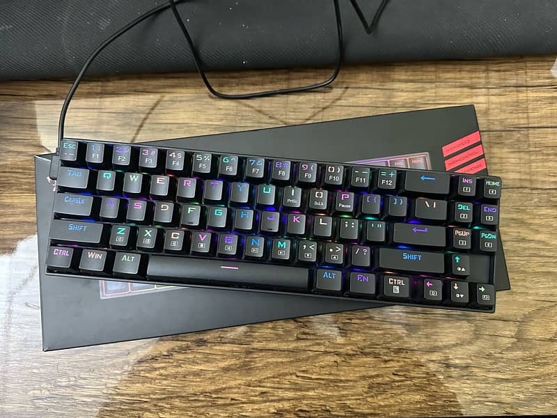 RedDragon DEIMOS Wireless Mechanical Keyboard 1