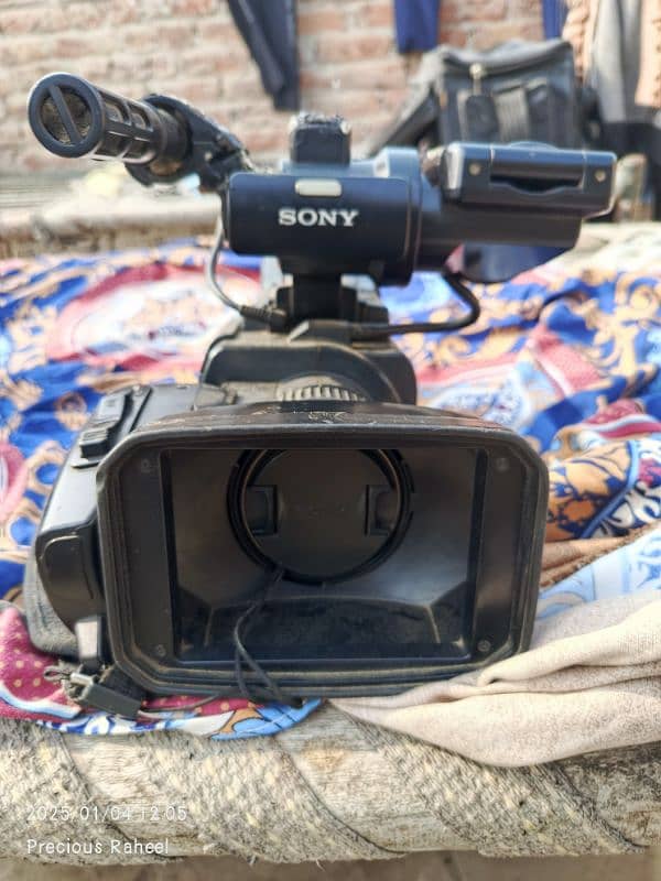 Sony HVR-HD1000P Video Camera 0