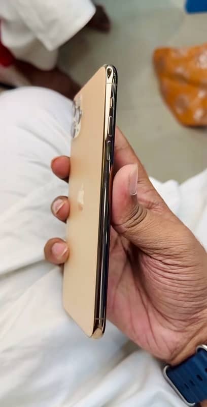 iPhone 11 Pro Max 512Gb Pta Approved 100% battery health 4