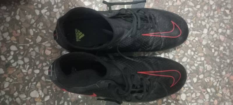 foot ball shoes for sell 1