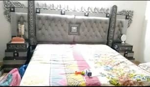 Bed + Singhar table