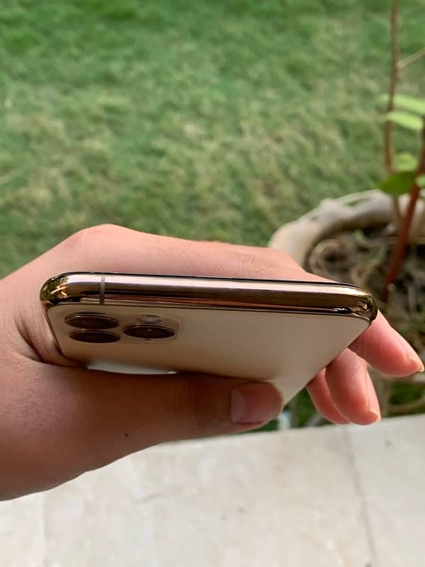 iPhone 11 Pro Max 64GB 88BH 6