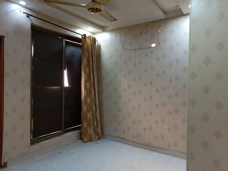 450 Square Feet Flat For Rent In Johar Town 4