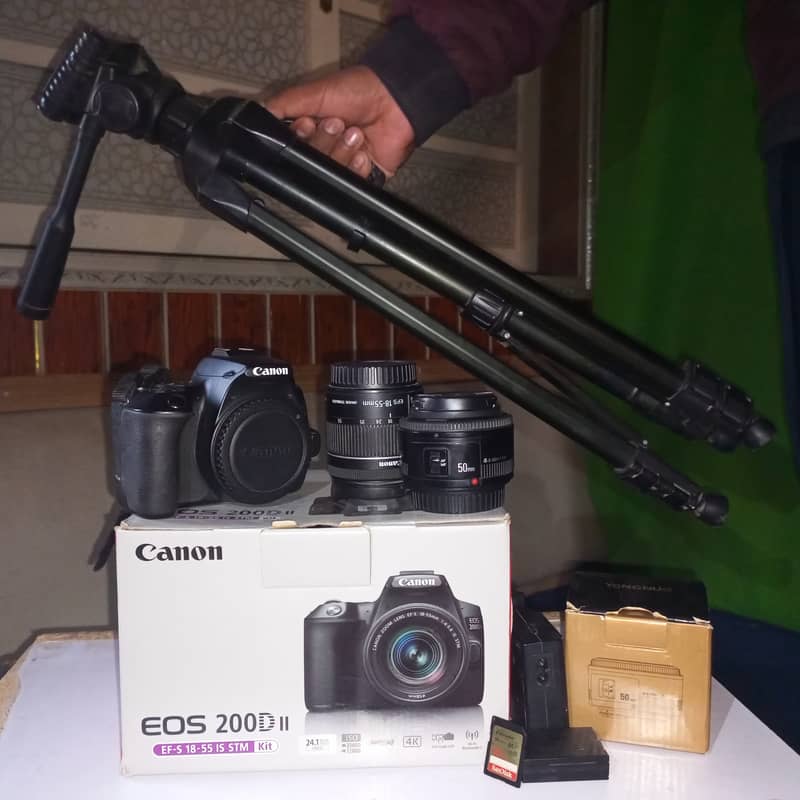 Canon 200D Mark ii with extra Lense and Tripod 0