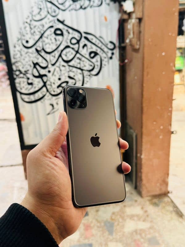 iphone 11 Pro Max 256GB Approved Waterpack 4