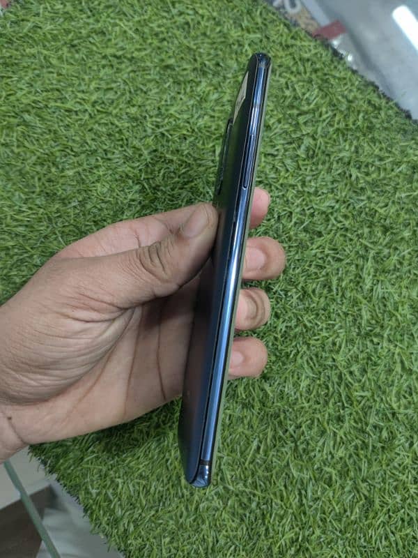 I am selling one plus 7 pro 8/256 3