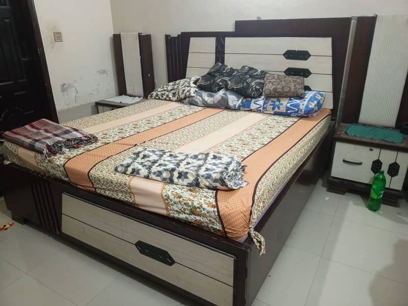 Wooden bed sets available for sale without matterress 0