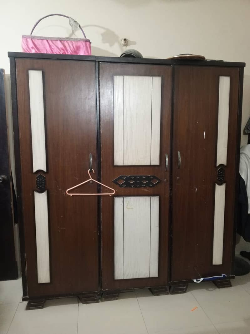 Wooden bed sets available for sale without matterress 3