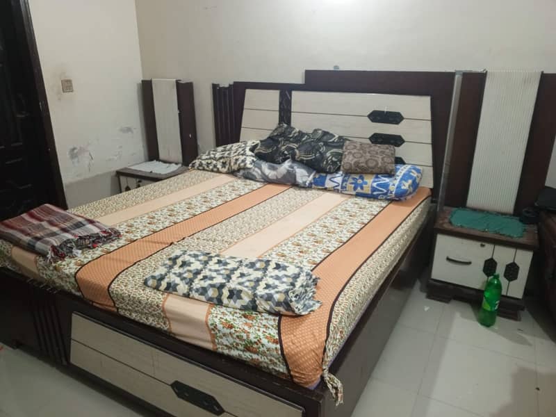 Wooden bed sets available for sale without matterress 4