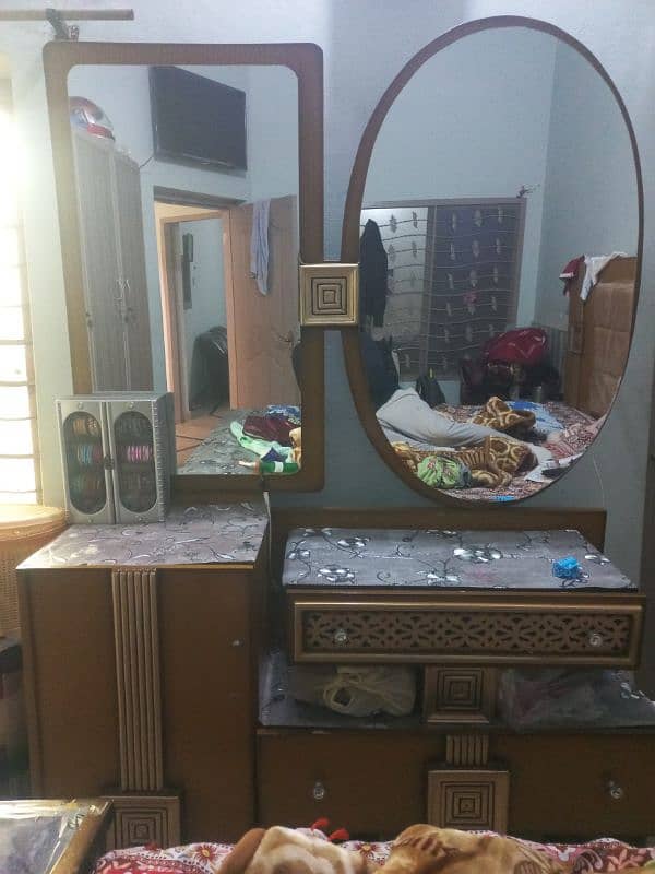 double mirror dressing table 1