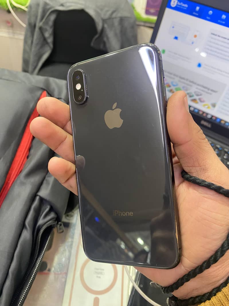 Apple iPhone XS 1