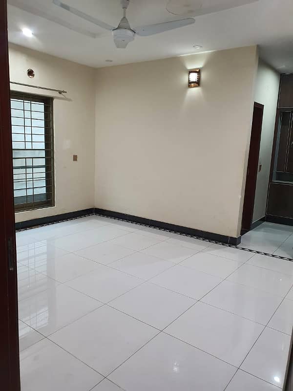 1 KANAL NEW HOUSE FOR SALE WITH REASONABLE PRICE AT THE HOT LOCATION OF PCSIR STAFF COLONY 7