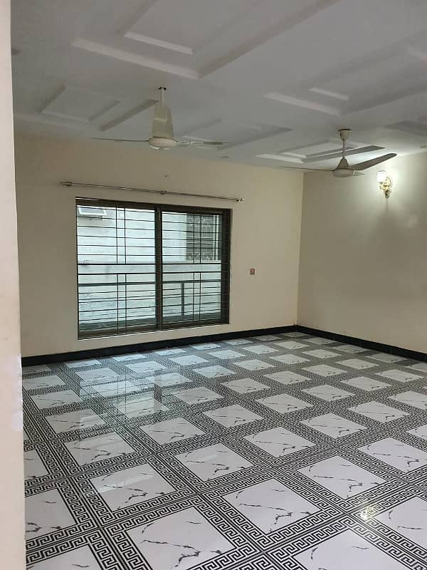 1 KANAL NEW HOUSE FOR SALE WITH REASONABLE PRICE AT THE HOT LOCATION OF PCSIR STAFF COLONY 9