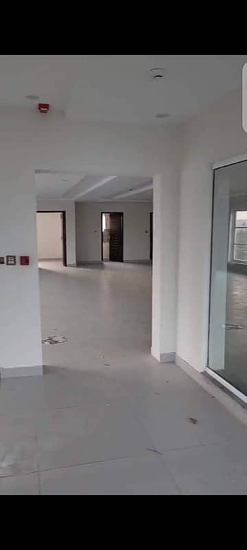 1 KANAL 1ST FLOOR BRAND NEW FLOOR FOR RENT AT MAIN BULEVOURD ROAD OPPOSITE JINNAH HOSPITAL LAHORE 7