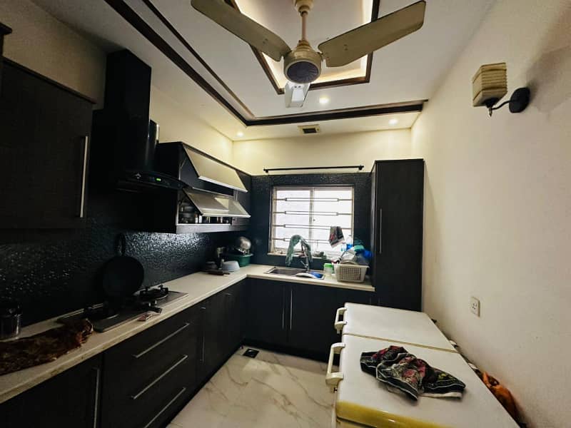 10 marla house for sale in paragon city lahore 5