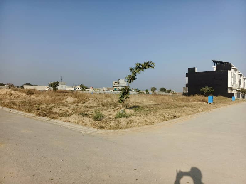 5 Marla Park-Facing Corner Plot for Sale | B Block | Airport Enclave Islamabad 2