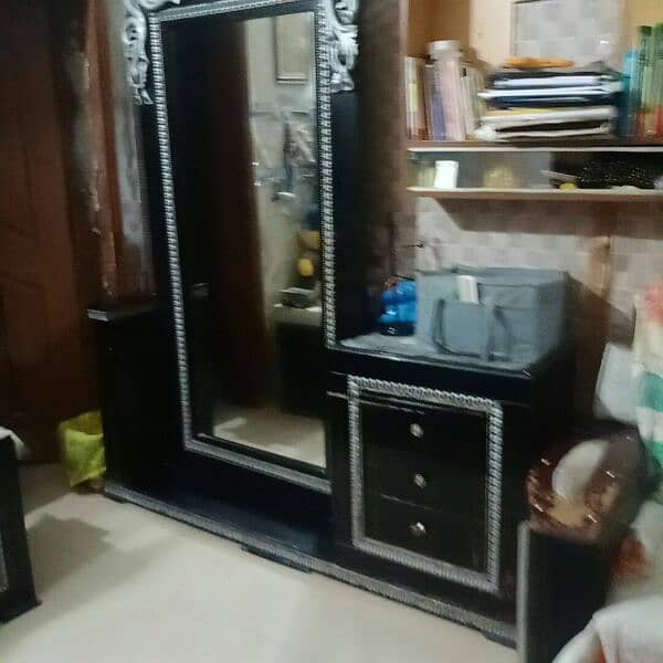 Dressing table with full size mirror 1