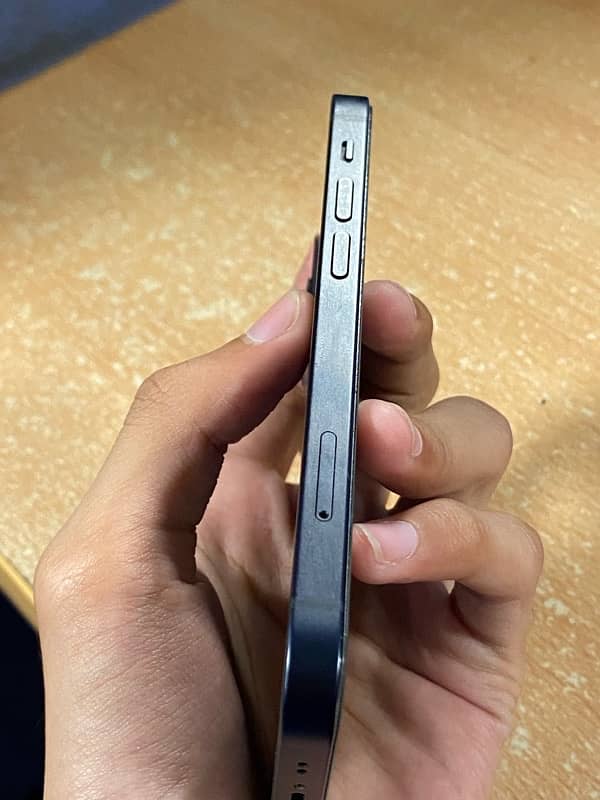 iphone 12 mini 4