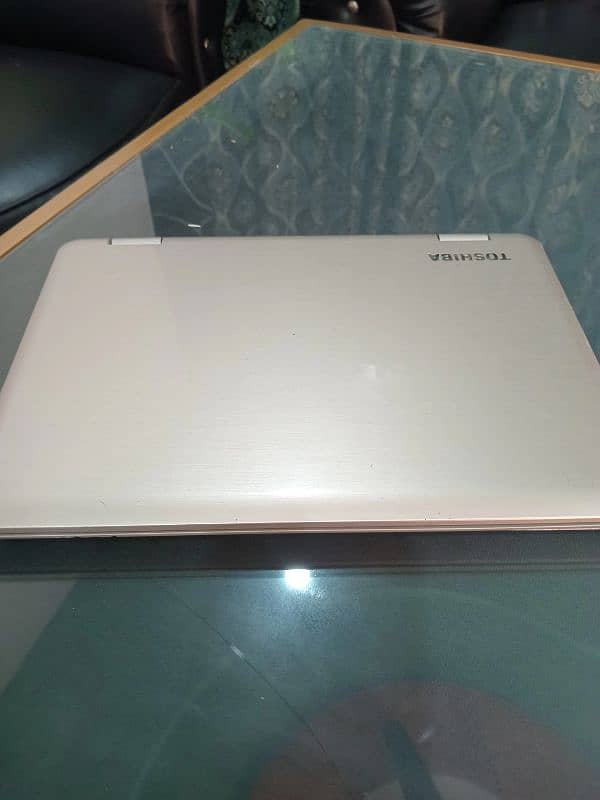 TOSHIBA LAOTOP 1