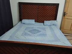 kind size wooden bed