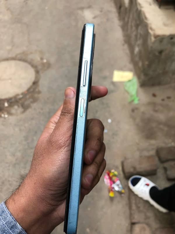 infinix smart 8 pro for urgent sale 4+4 gb  and 128 gb 4