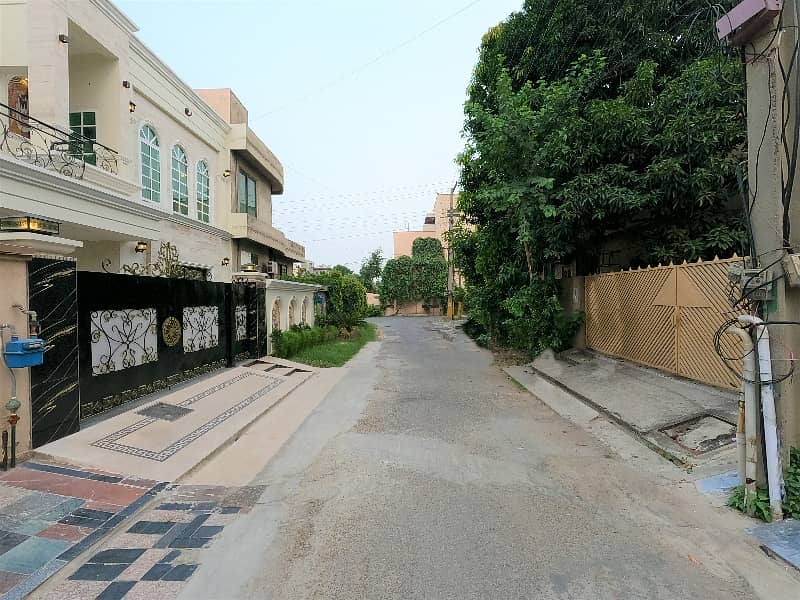 In Punjab Coop Housing - Block A 10 Marla House For Sale 4