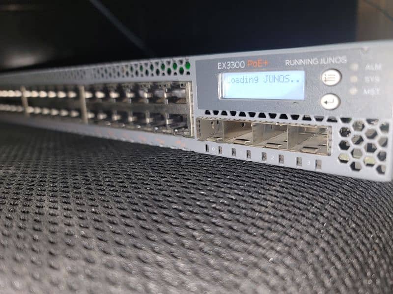 Juniper EX-3300-48P Switch 1