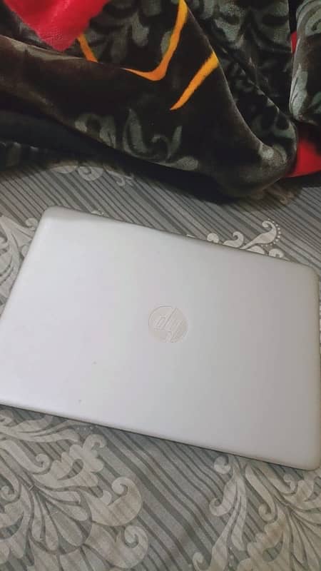 HP Elite Book 745 1