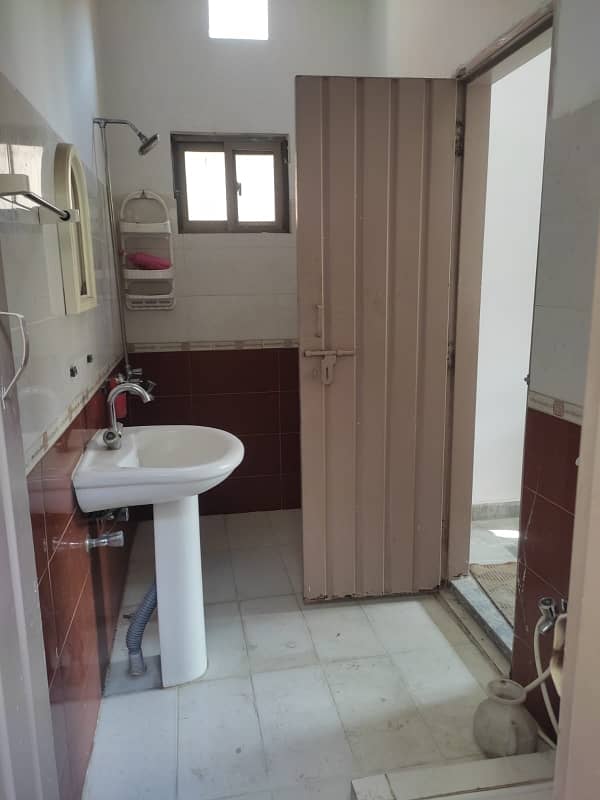 5 marla corner house prime location Near to mian Wolton road available for sale in peer colony 5