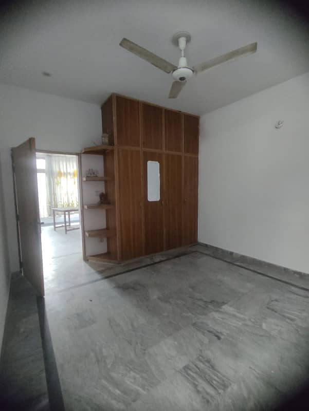 5 marla corner house prime location Near to mian Wolton road available for sale in peer colony 15