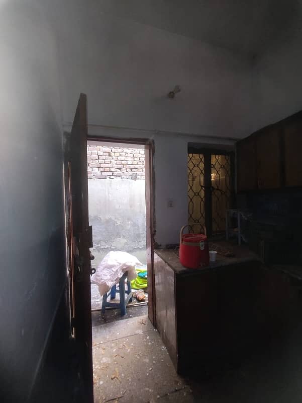 5 marla corner house prime location Near to mian Wolton road available for sale in peer colony 17