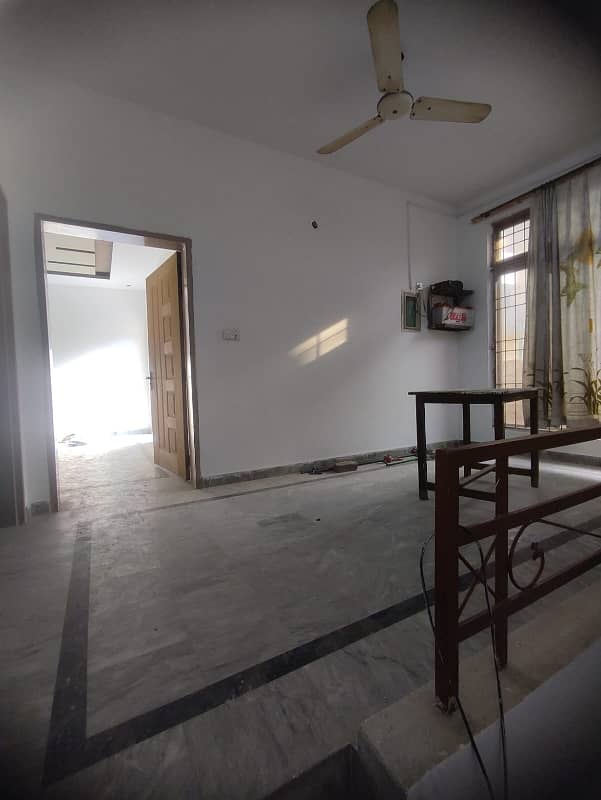 5 marla corner house prime location Near to mian Wolton road available for sale in peer colony 18