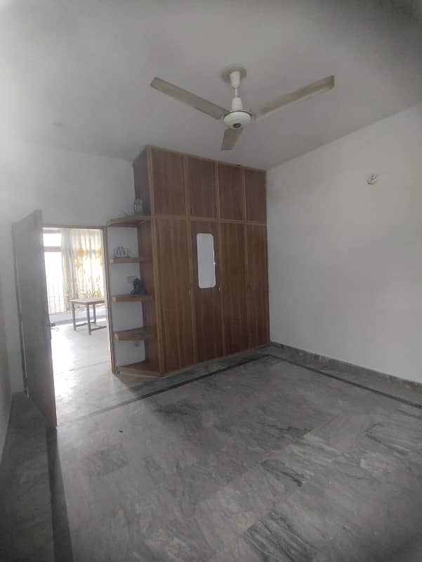 5 marla corner house prime location Near to mian Wolton road available for sale in peer colony 20