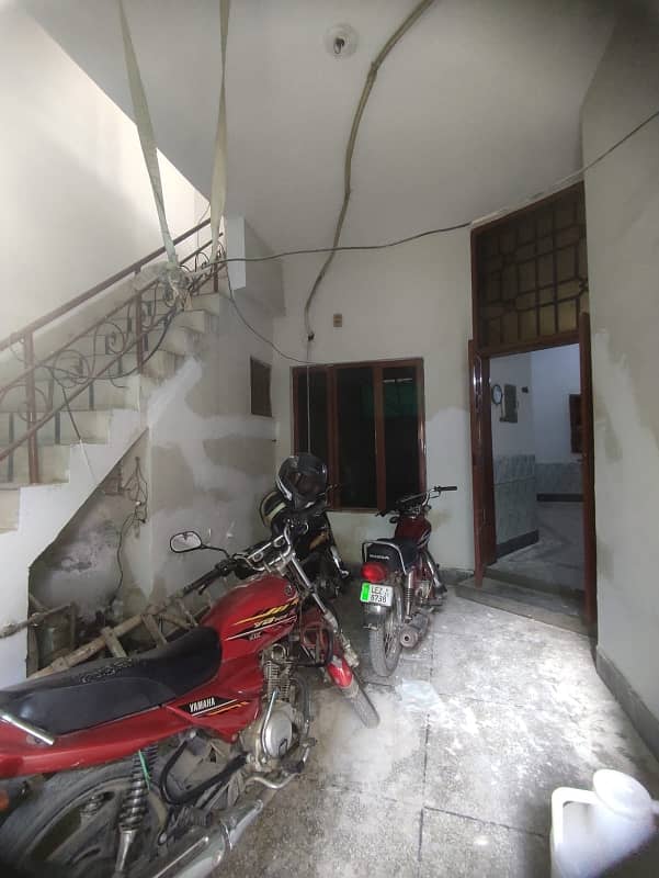 5 marla corner house prime location Near to mian Wolton road available for sale in peer colony 21