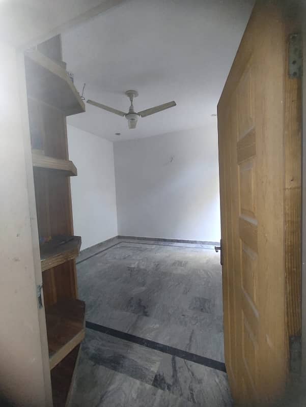 5 marla corner house prime location Near to mian Wolton road available for sale in peer colony 23