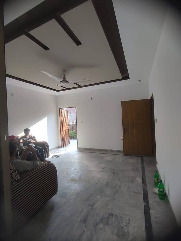 5 marla corner house prime location Near to mian Wolton road available for sale in peer colony 25