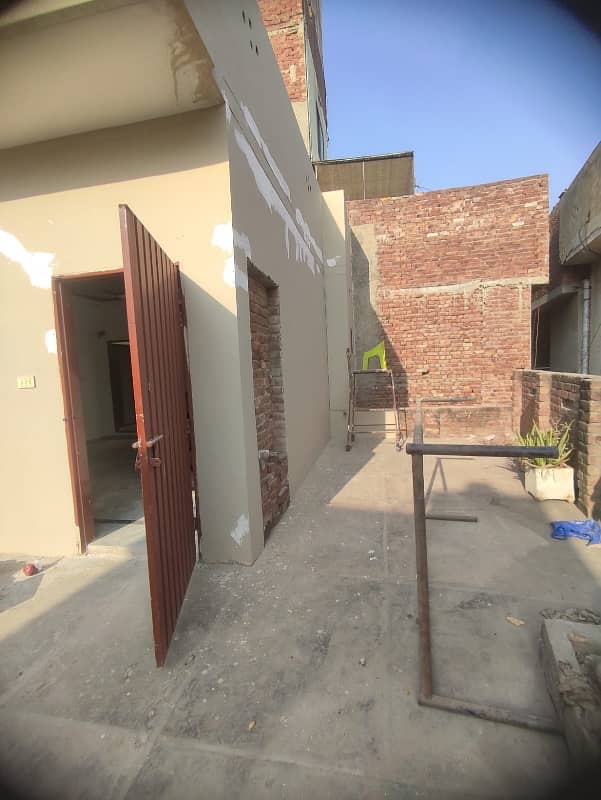 5 marla corner house prime location Near to mian Wolton road available for sale in peer colony 27