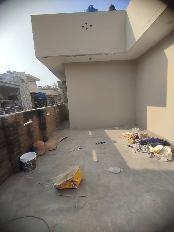 5 marla corner house prime location Near to mian Wolton road available for sale in peer colony 28