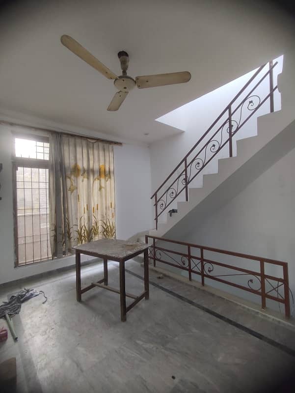 5 marla corner house prime location Near to mian Wolton road available for sale in peer colony 29