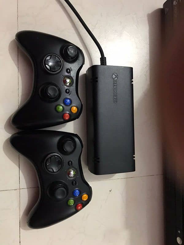 selling Xbox 360 slim two consoles with 2 kinetic. 2