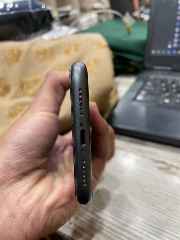 iphone 11  (jv) 64gb  black color 10/10 Conditions 1