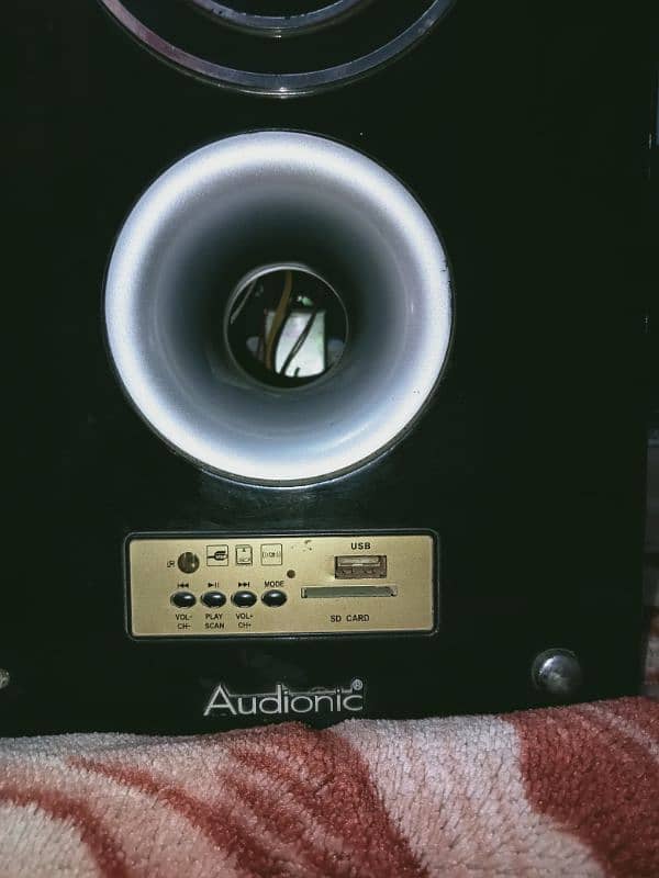 Audionic Speakers 3