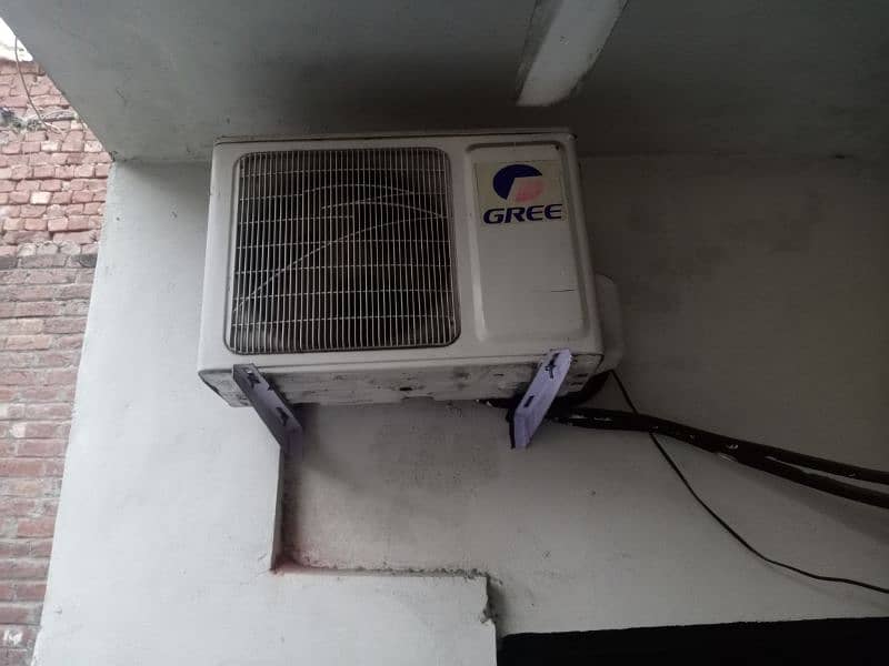 1 ton gree a. c working condition 2