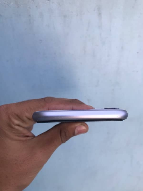 Iphone 11 64GB PTA Approved Waterpack 2