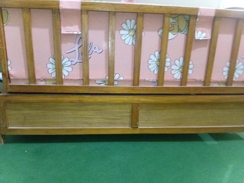 Baby cot in excellent condition 1